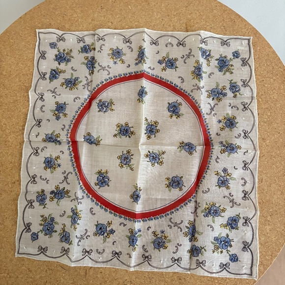 LOT of 12 Vintage Hankerchiefs - Picture 10 of 14